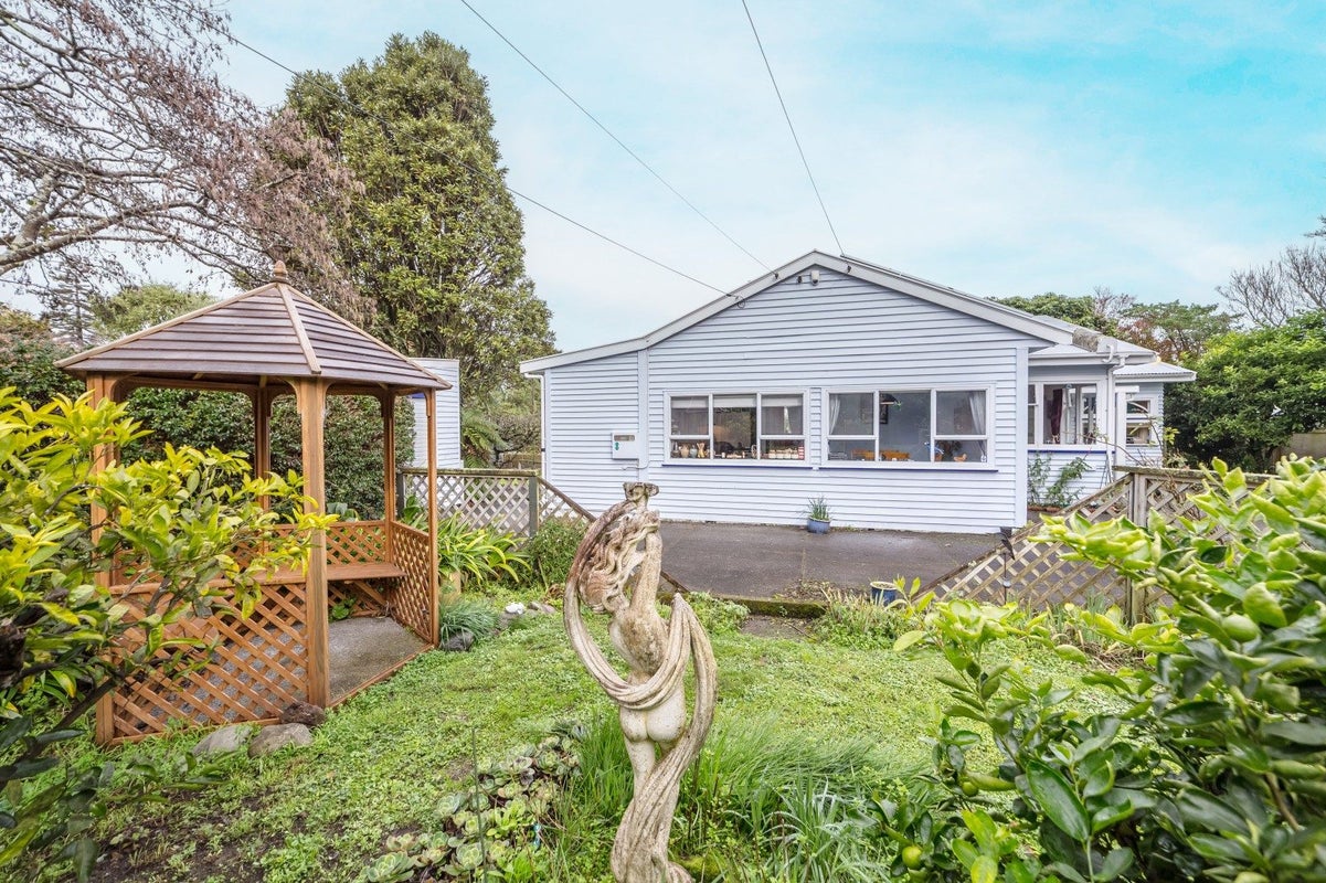 28 Bell Street, Featherston - Carousel 1