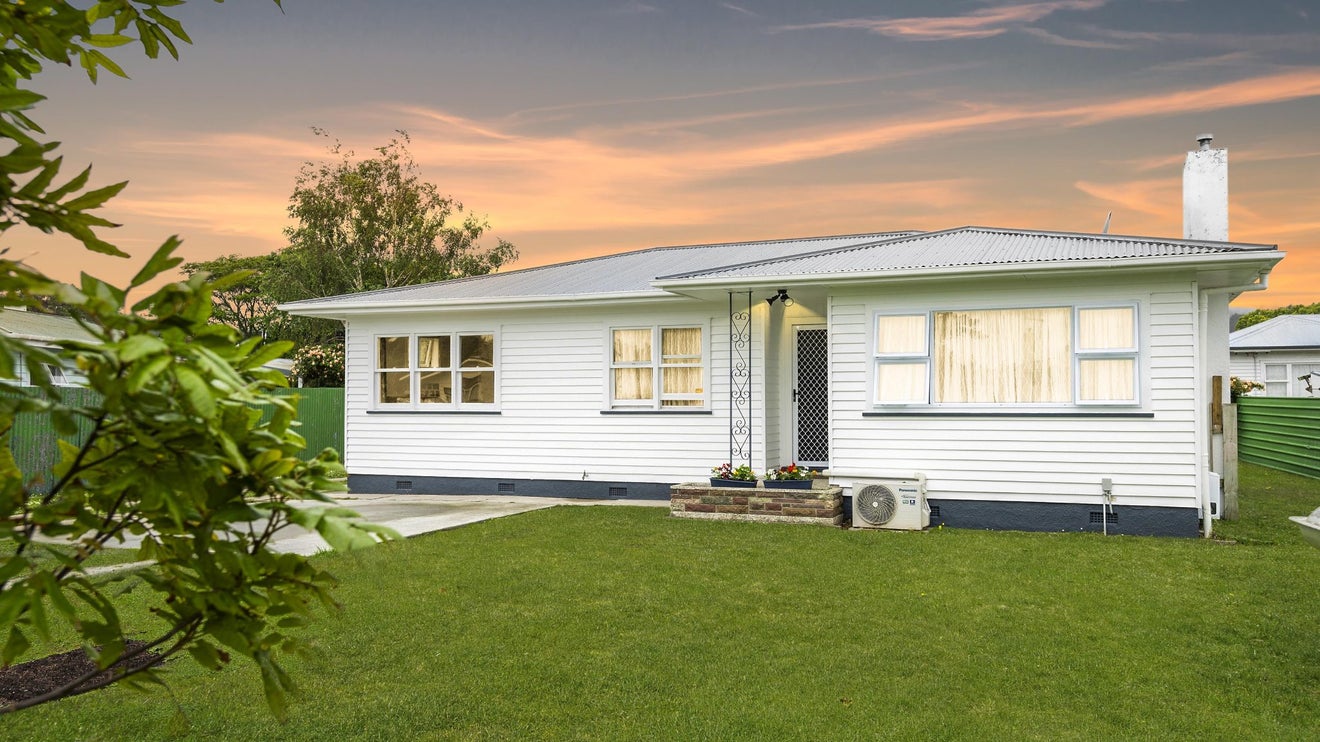 17 Turenne Street, Inner Kaiti, Gisborne - Carousel 1