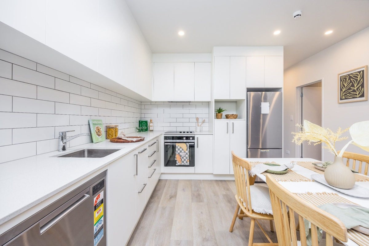 203/4 Torino Street, Point England, Auckland - Carousel 2
