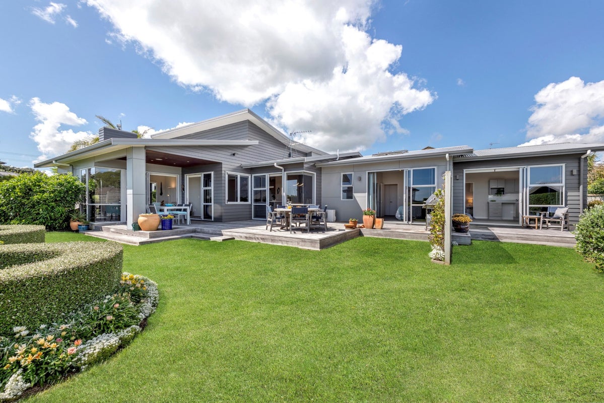 38 Liberty Crescent, Beachlands, Auckland - Carousel 1