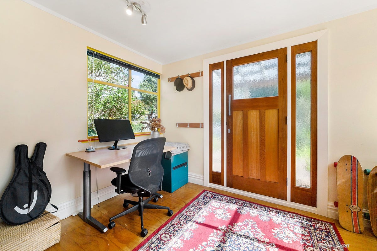 137 Queens Drive, Lyall Bay, Wellington - Carousel 2