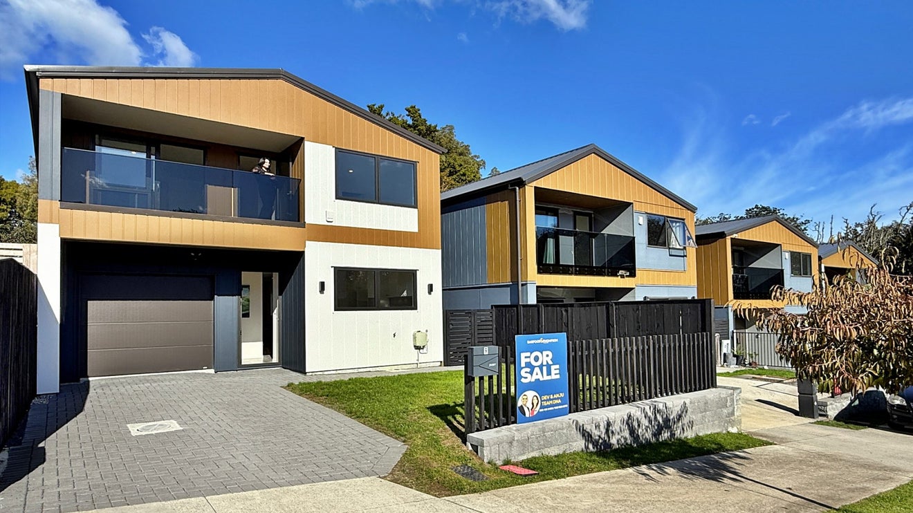 9 Pumau Place, Flat Bush, Auckland - Carousel 1