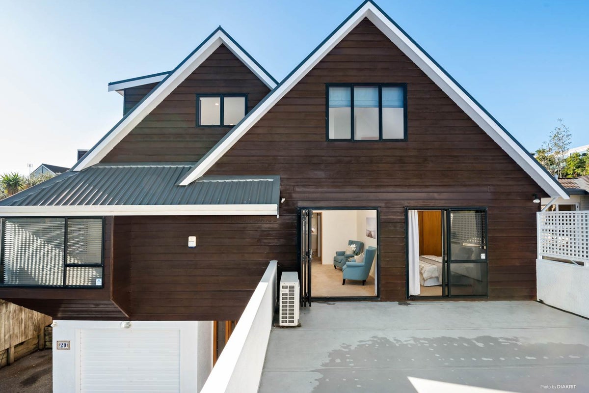 2/29 Garadice Road, Rothesay Bay, Auckland - Carousel 1