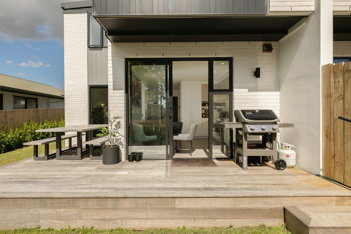 1028D Great North Road, Point Chevalier, Auckland - Carousel 2
