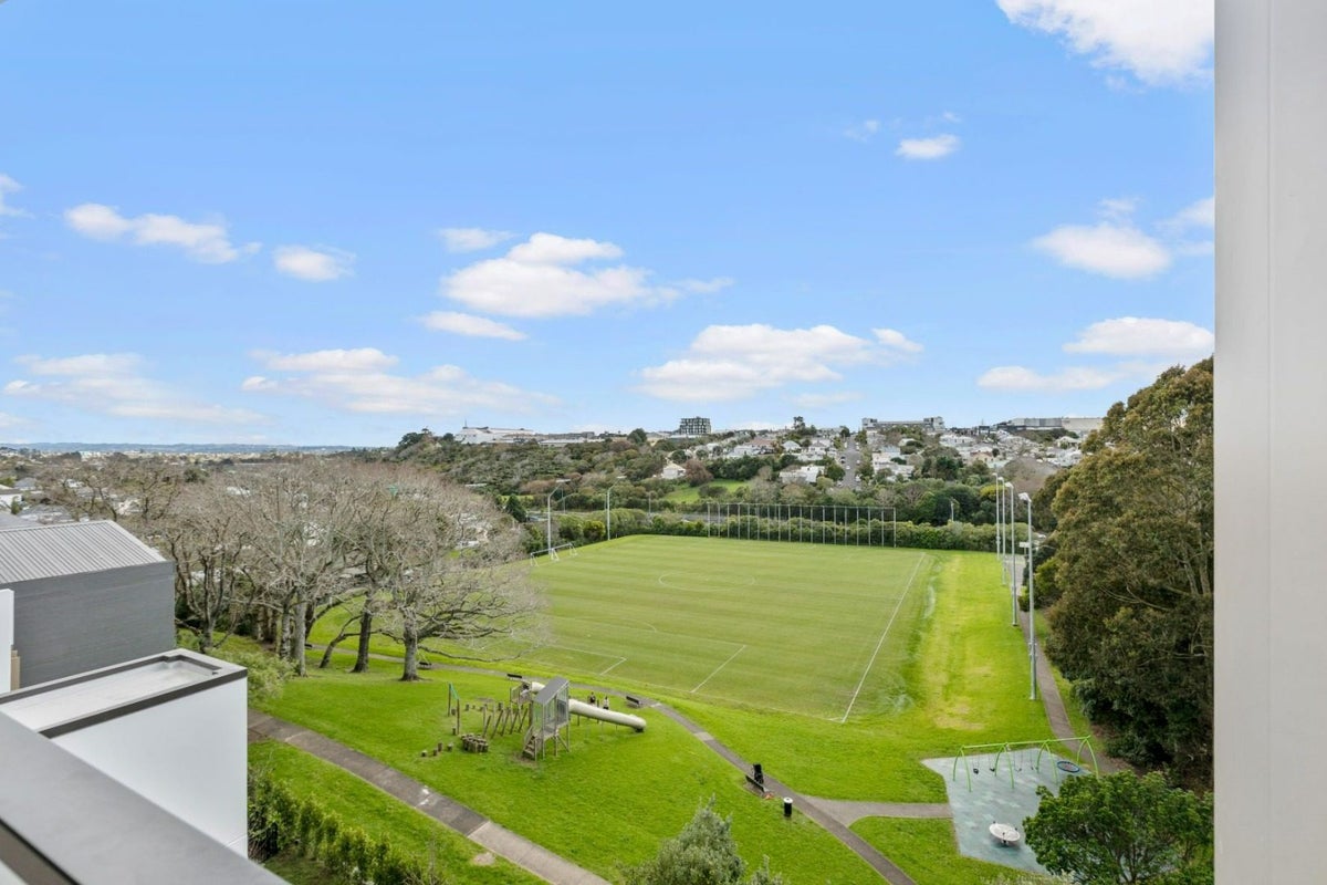 605/8 Kingsland Terrace, Kingsland, Auckland - Carousel 12