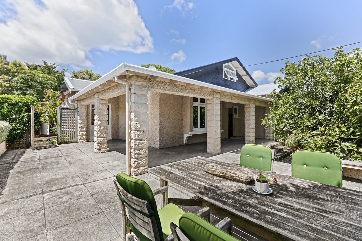 26 Rimu Street, Strandon, New Plymouth - Carousel 1