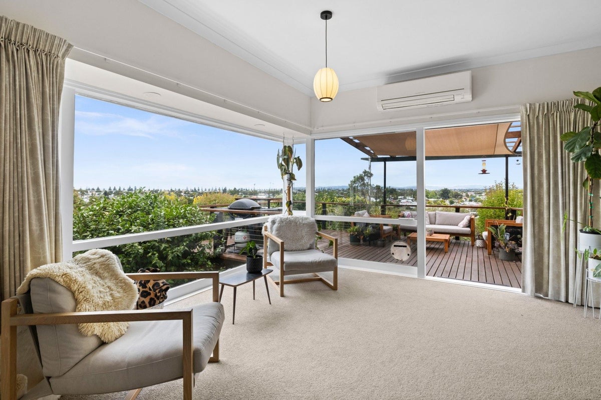 9 Havelock Terrace, Hospital Hill, Napier - Carousel 34