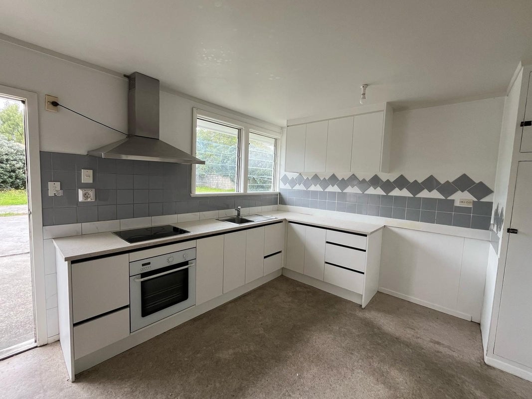 34 Eastview Road, Glen Innes, Auckland - Carousel 6