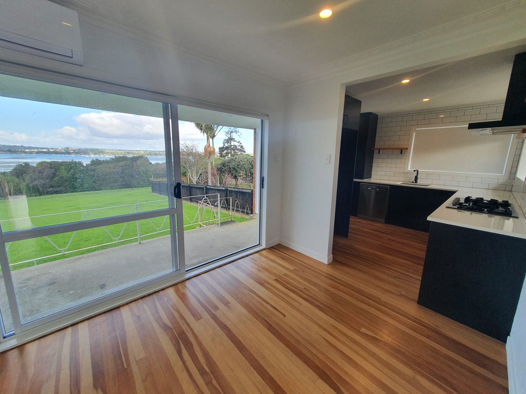 38 Silverton Avenue, Wai o Taiki Bay, Auckland - Carousel 1