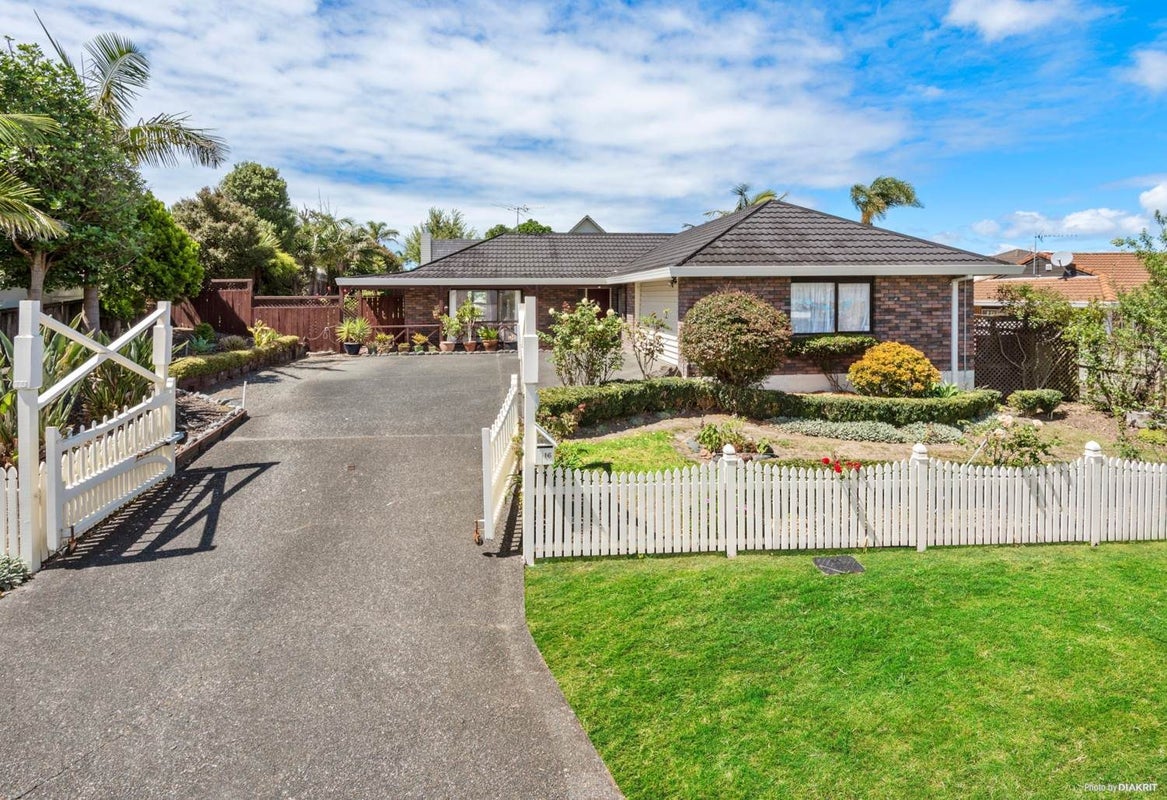 16 Mako Street, West Harbour, Auckland - Carousel 1
