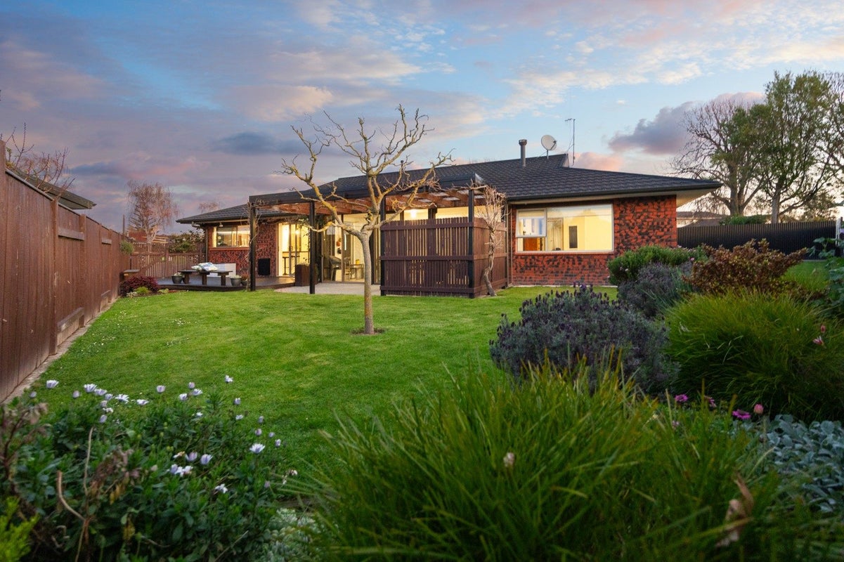 12 Caulfield Place, Awapuni, Palmerston North - Carousel 2
