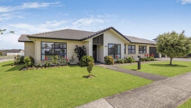 45 Hadley Wood Drive, Wattle Downs, Auckland - Carousel 1
