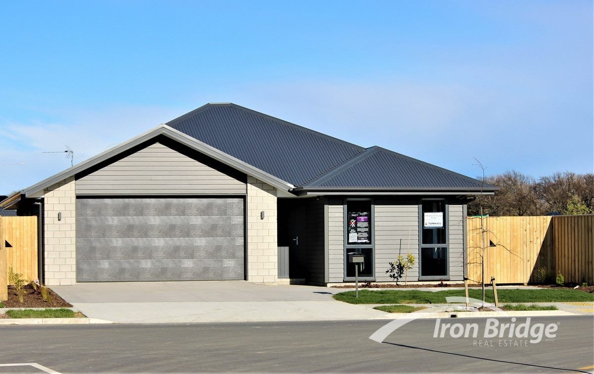 4 Nathaniel Archer Street, Woodend, Woodend - Carousel 1