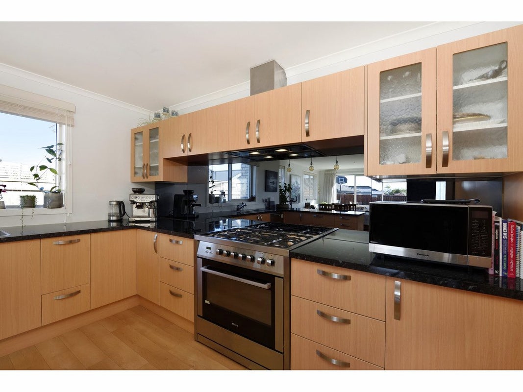 8 Reserve Lane, Brightwater - Carousel 2