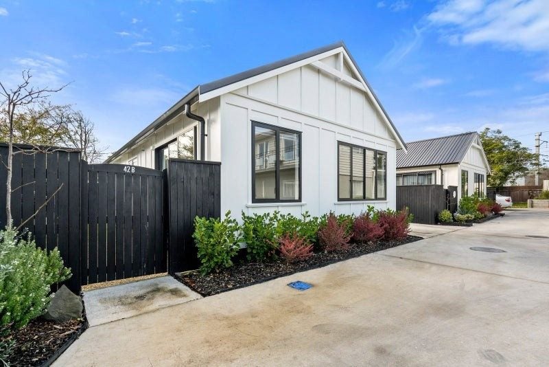 42B PALMER CRESCENT, Silverstream, Upper Hutt - Carousel 1