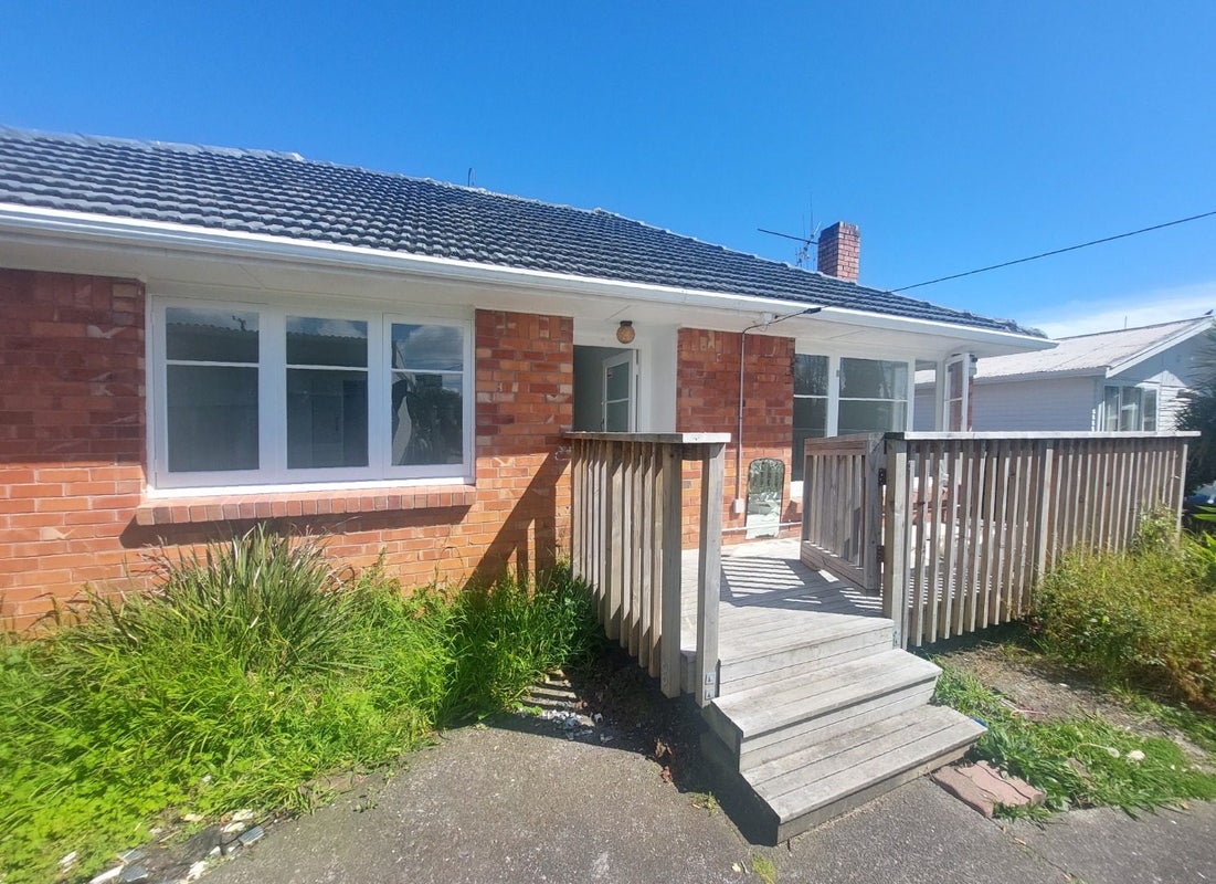 9A Kirrie Avenue, Te Atatu South, Auckland - Carousel 2