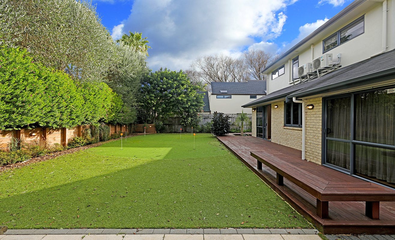 5 Quedley Court, Eastern Beach, Auckland - Carousel 2