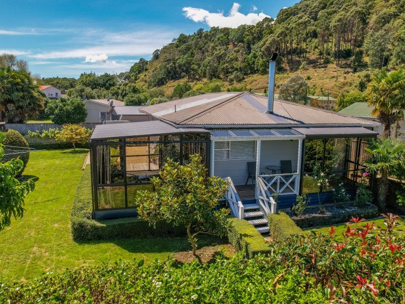 92 North Road, The Wood, Nelson - Carousel 1