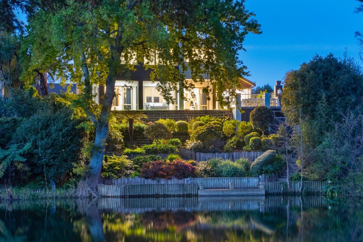 15 Pastoral Lane, Hokowhitu, Palmerston North - Carousel 1