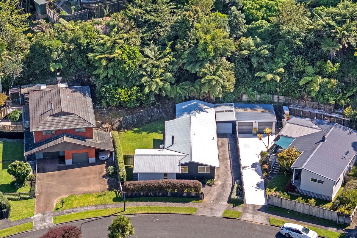 9 Ambury Place, Merrilands, New Plymouth - Carousel 35