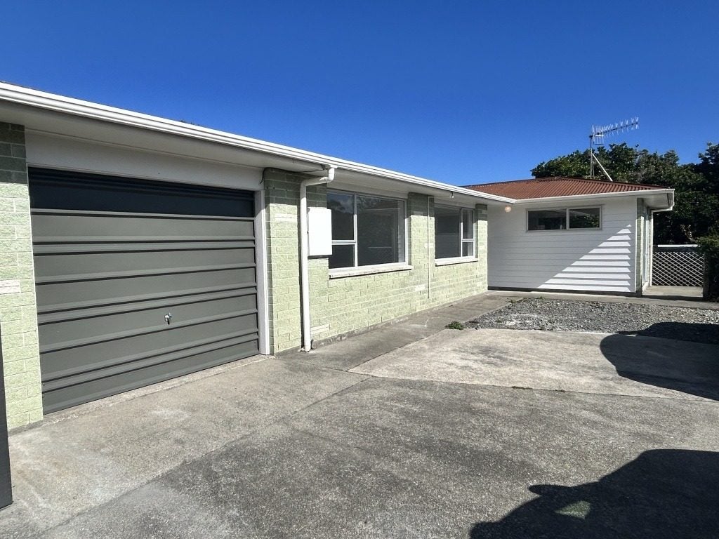 16 Nola Avenue, Raumati Beach, Paraparaumu - Carousel 2