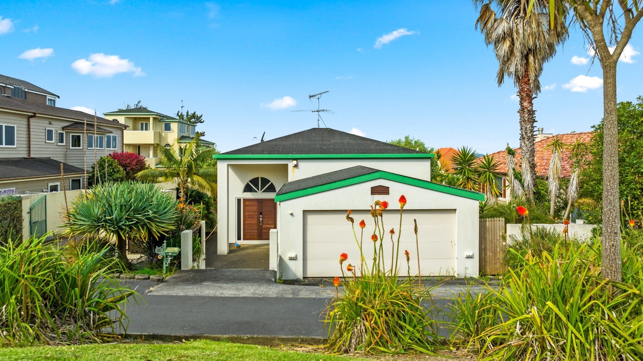 42A Sharon Road, Waiake, Auckland - Carousel 2