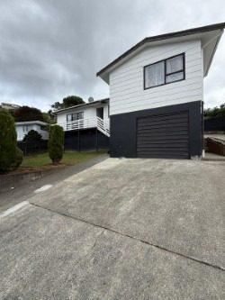 6 Forglen Place, Tawa, Wellington - Carousel 2