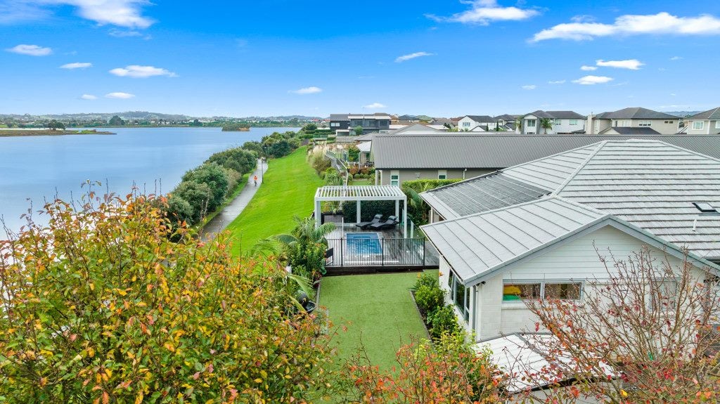 2 Lees Cove, Karaka, Papakura - Carousel 2