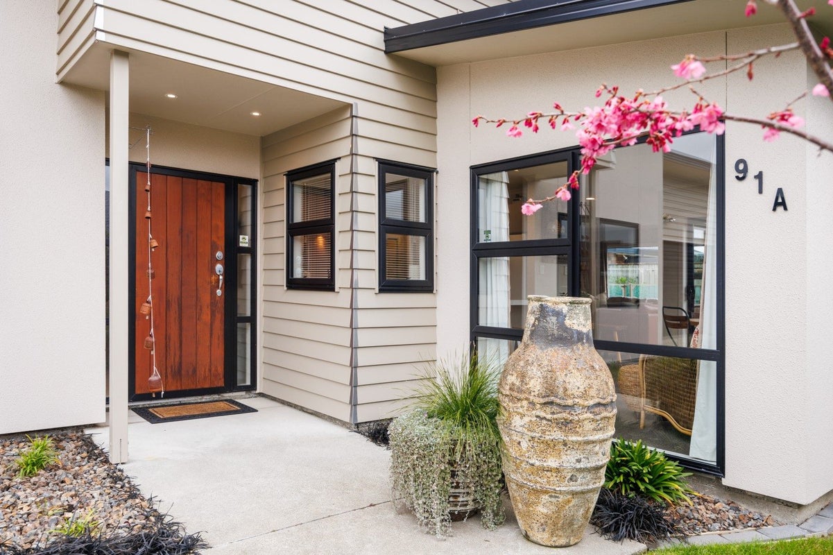 91A James Line, Kelvin Grove, Palmerston North - Carousel 1