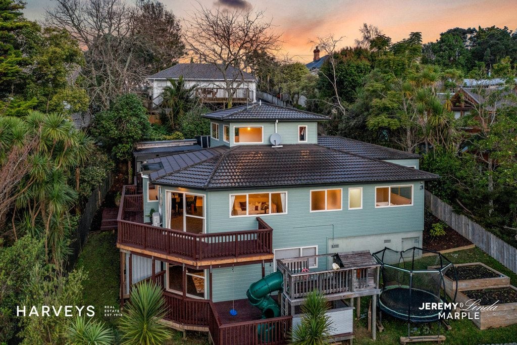 13A West Lynn Road, Titirangi, Auckland - Carousel 1
