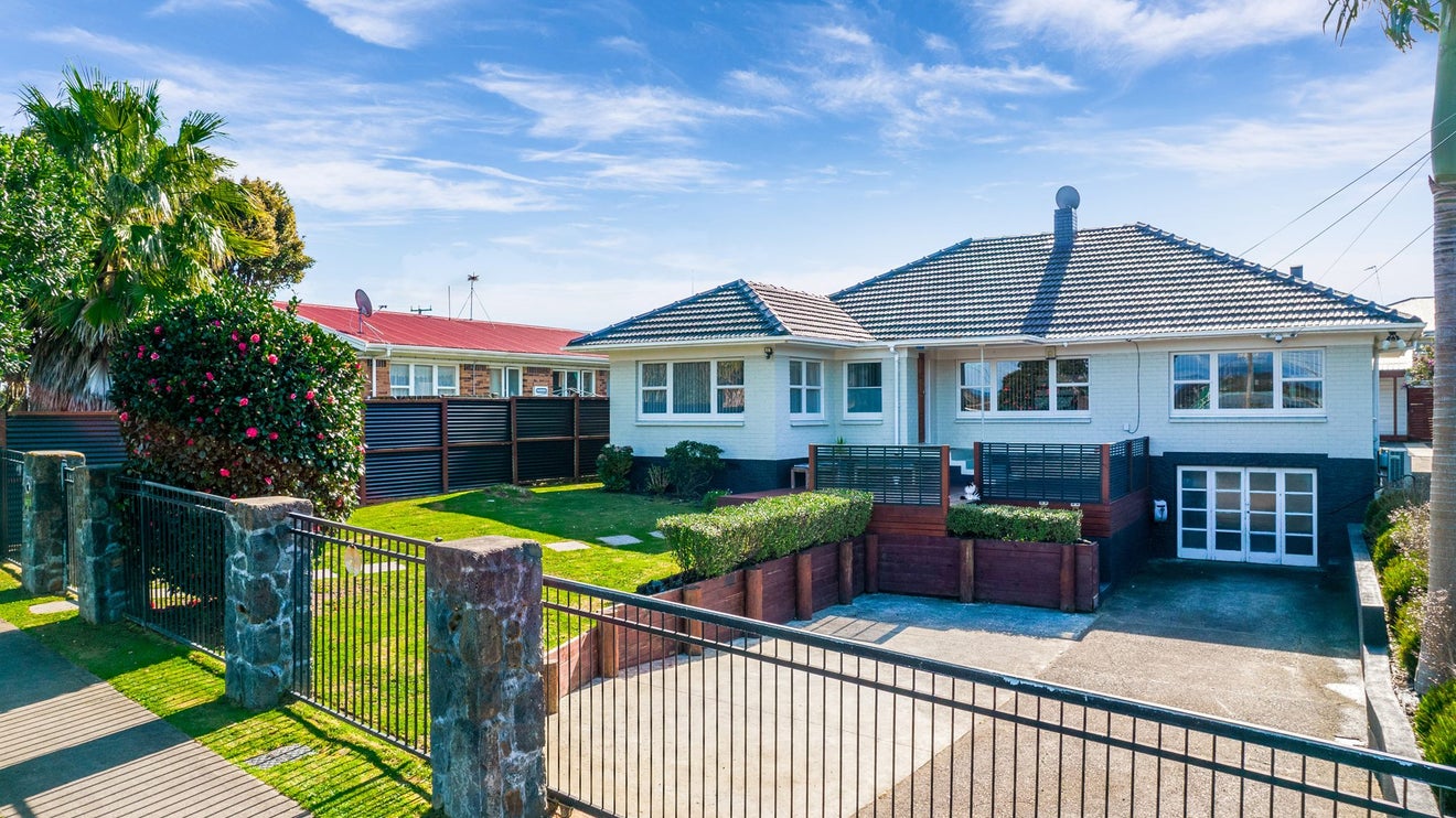 4 Myers Road, Manurewa East, Auckland - Carousel 2