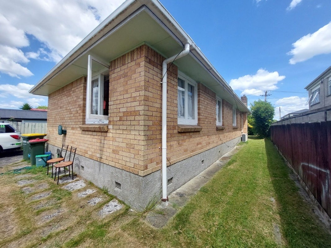 53 Cook Street, Hamilton East, Hamilton - Carousel 17