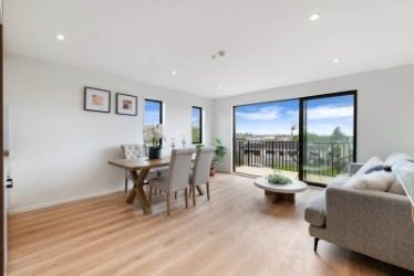 8 Baird Street, Howick, Auckland - Carousel 1