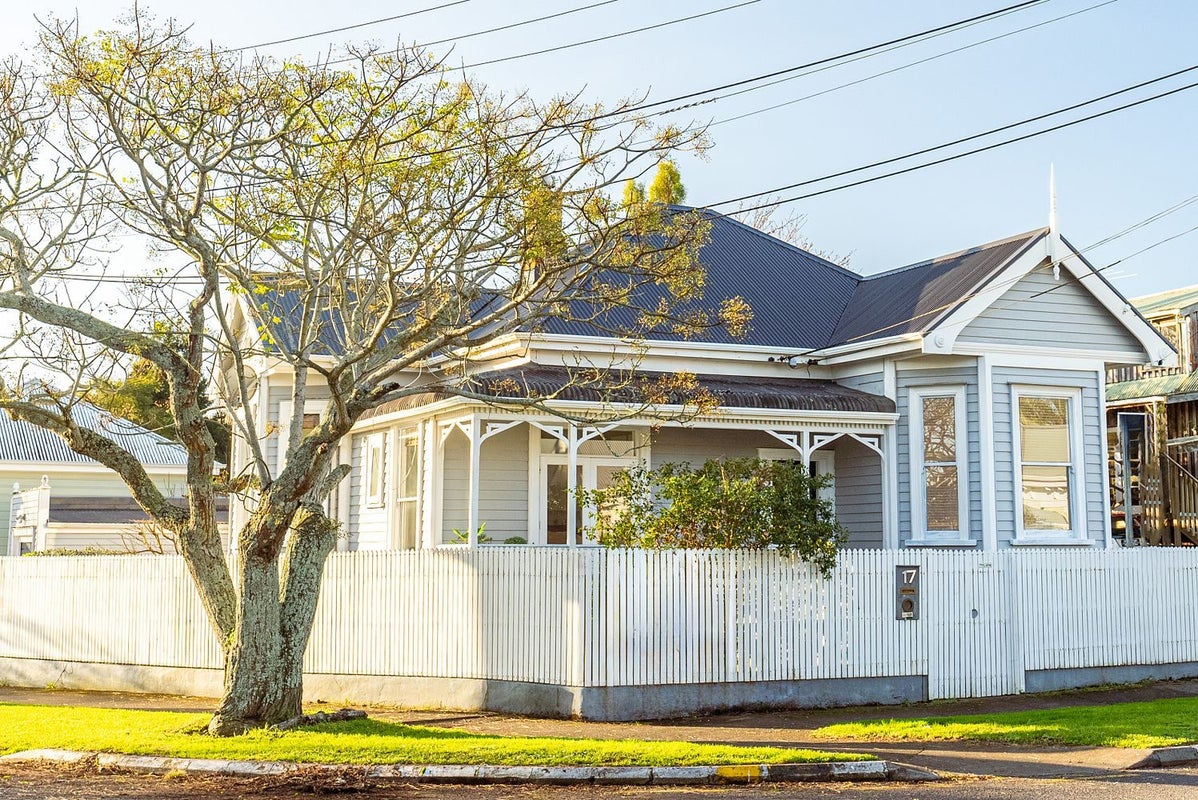 17 Sylvan Avenue West, Mount Eden, Auckland - Carousel 1
