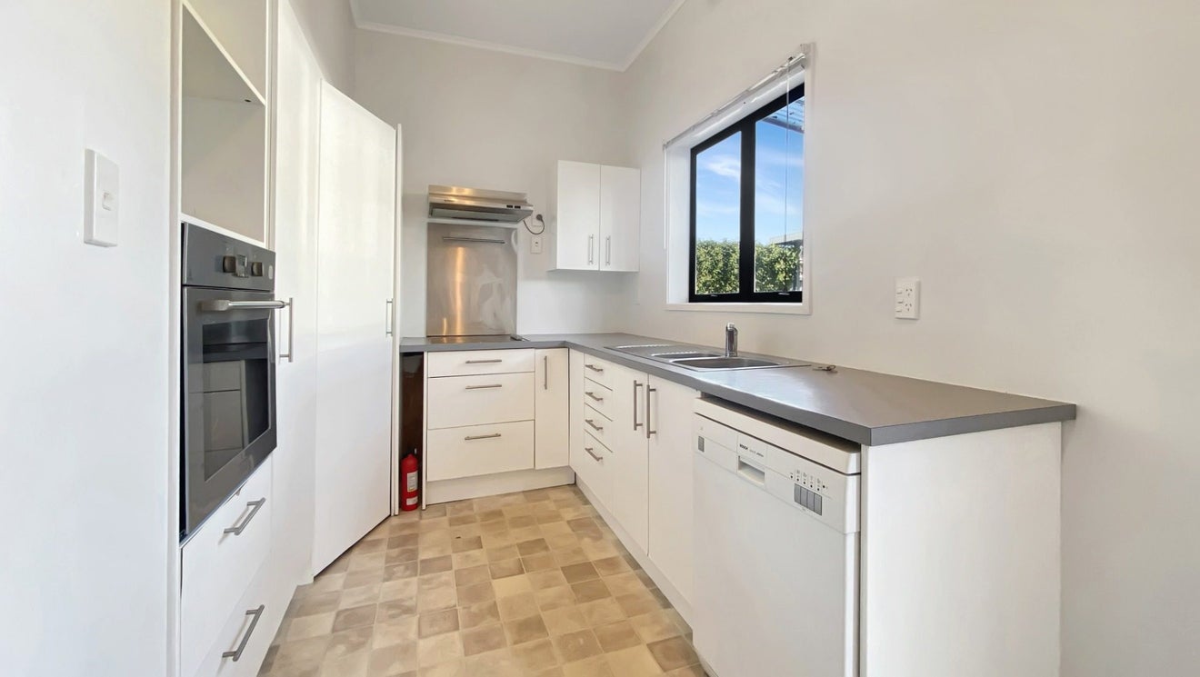 19 Ennismore Road, Mount Albert, Auckland - Carousel 2