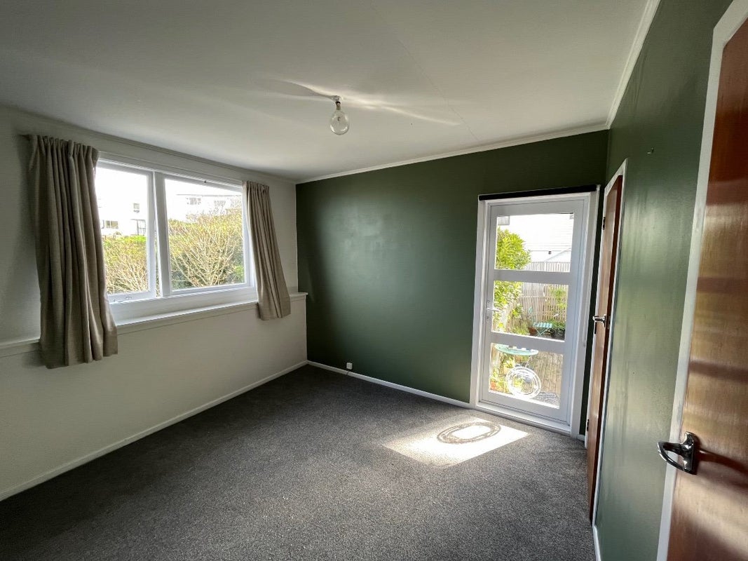 1/8 Mataroa Avenue, Northland, Wellington - Carousel 1