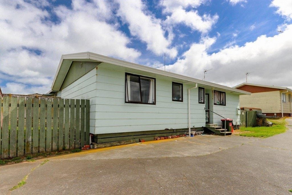 6 Karyn Street, Castlecliff, Whanganui - Carousel 1