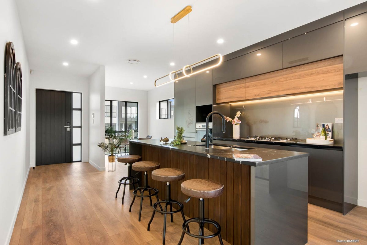 4 Ascent Street, Flat Bush, Auckland - Carousel 2