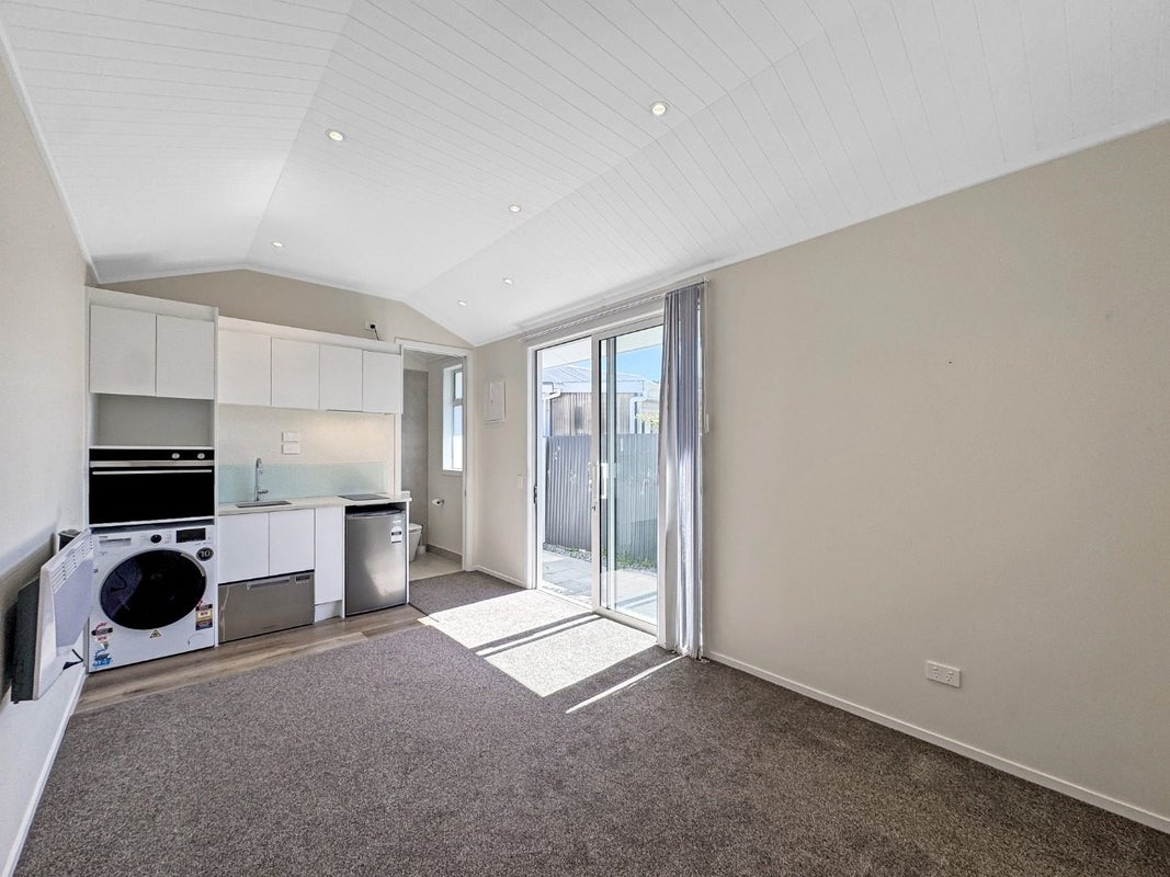 81 Endeavour Street, Lyall Bay, Wellington - Carousel 1