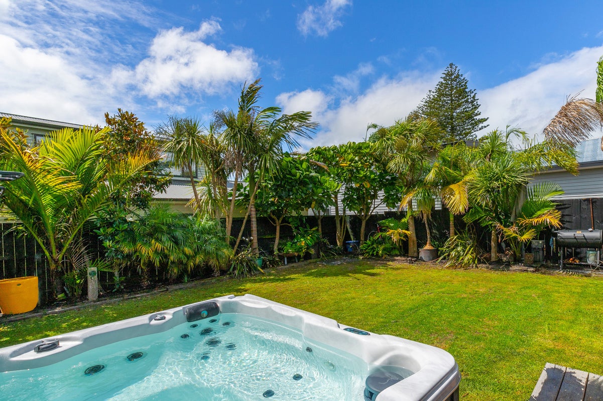 23 Formby Avenue, Point Chevalier, Auckland - Carousel 1