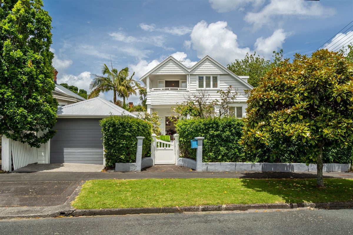 5 Turnbull Road, Narrow Neck, Auckland - Carousel 2