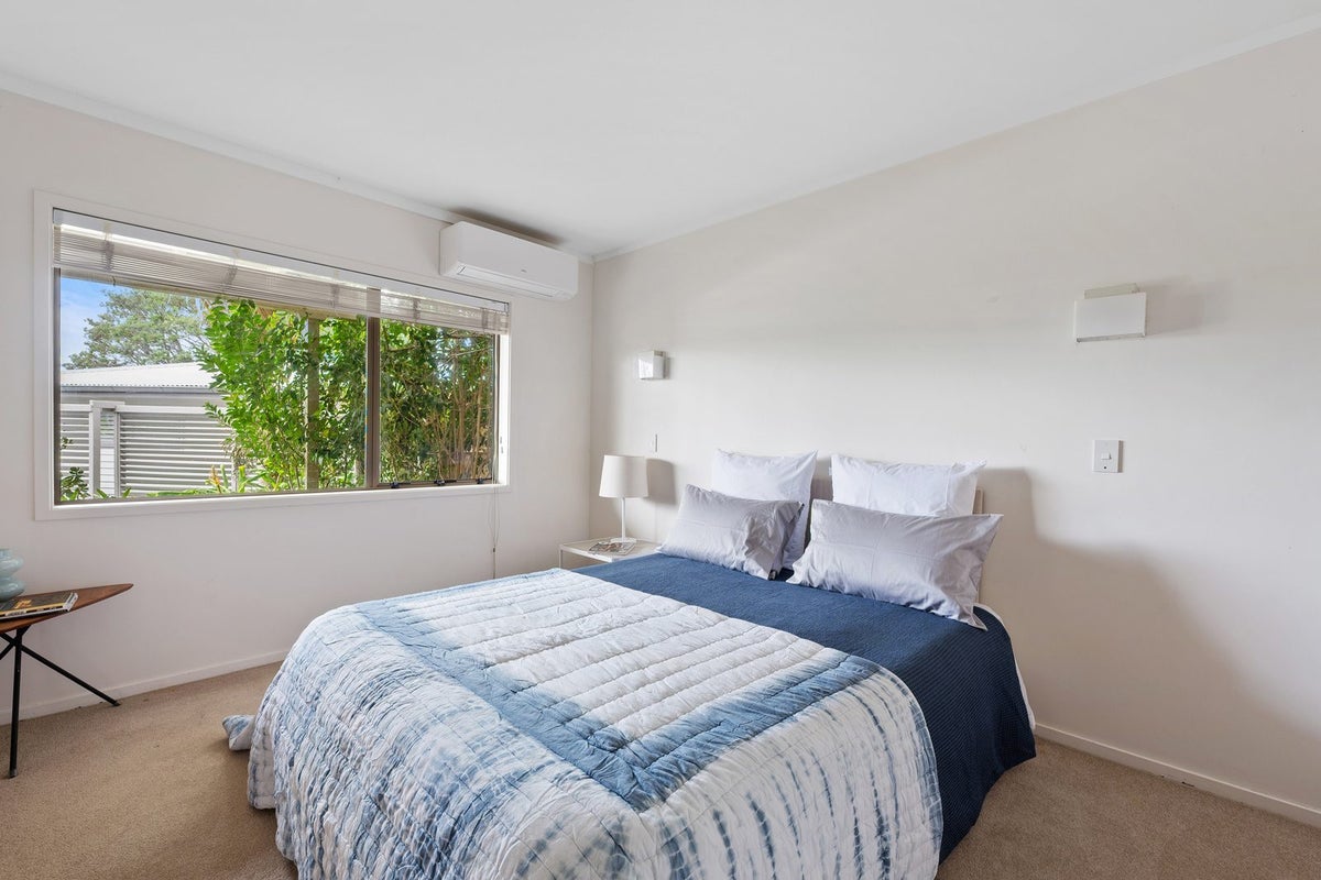 3/3 Peter Terrace, Castor Bay, Auckland - Carousel 2