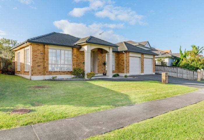 32 Hugh Green Drive, Pinehill, Auckland - Carousel 1