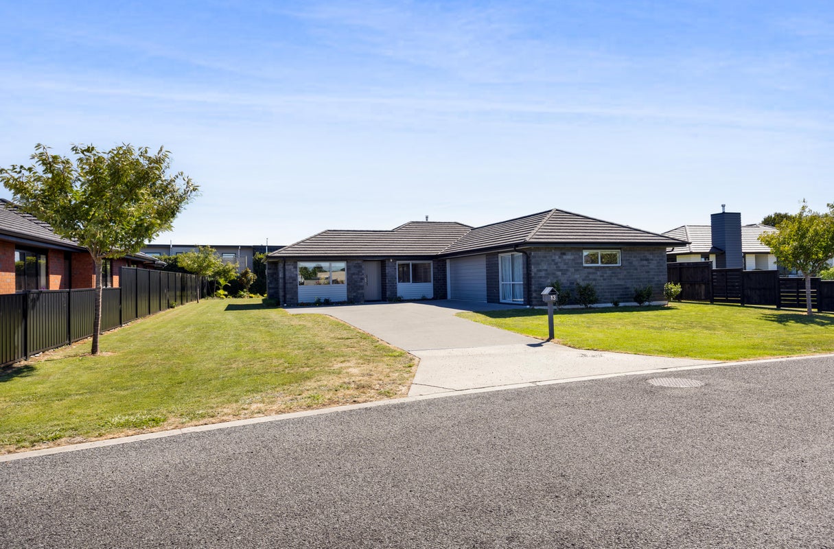 13 Cooke Farm Grove, Waiwhakaiho, New Plymouth - Carousel 2