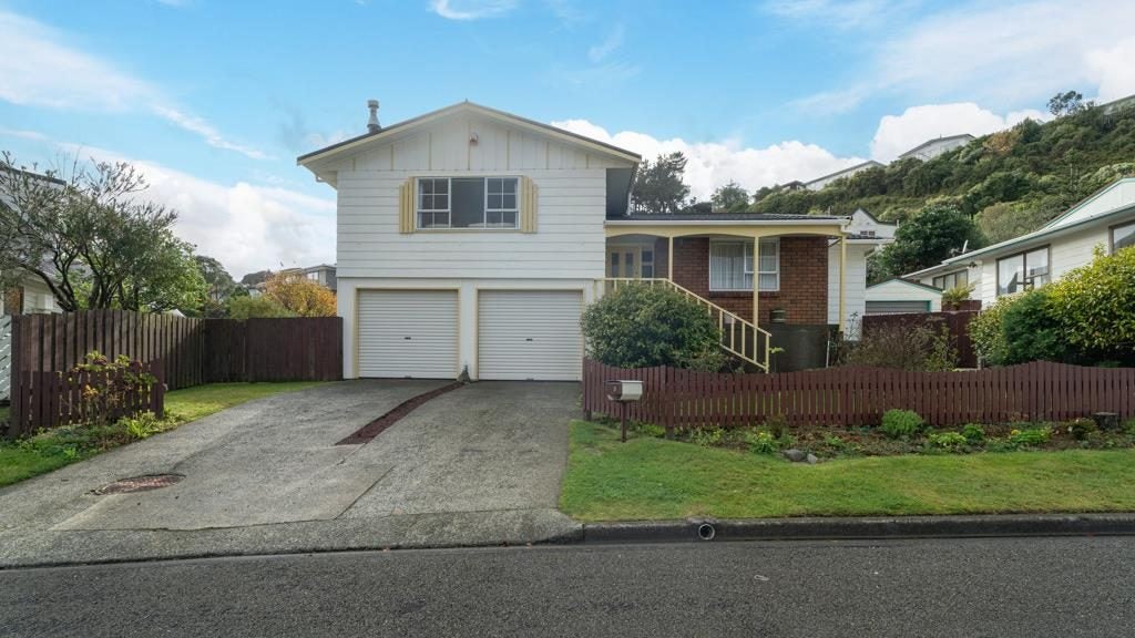 3 Tralee Place, Johnsonville, Wellington - Carousel 1