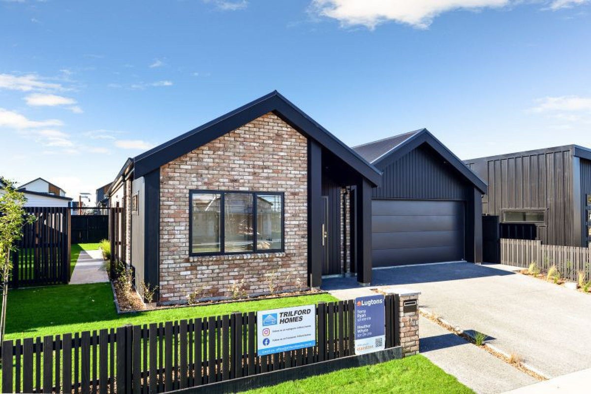 14 Halley Drive, Chartwell, Hamilton - Carousel 1