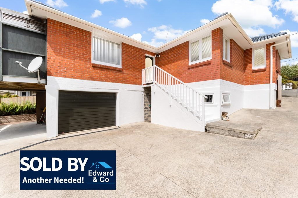 1/625 Beach Road, Rothesay Bay, Auckland - Carousel 1