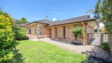 32 Maybole Drive, Flat Bush, Auckland - Carousel 1