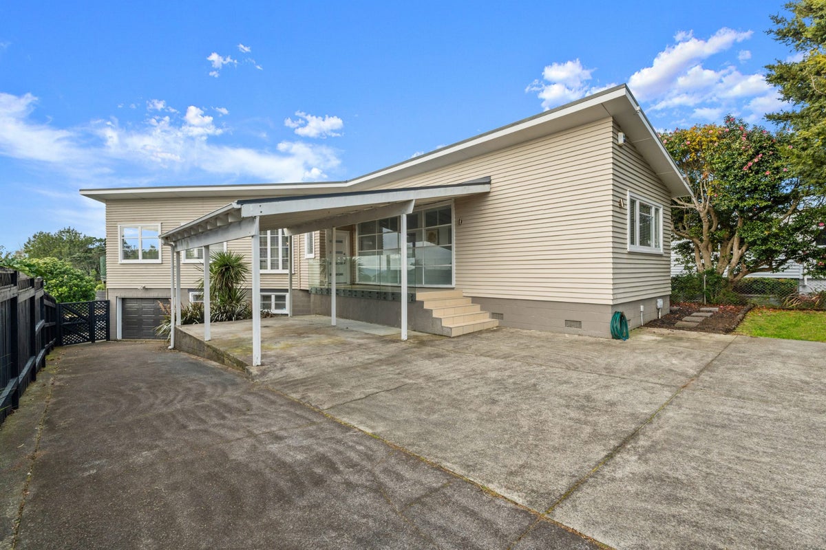 90 Sandspit Road, Shelly Park, Auckland - Carousel 1