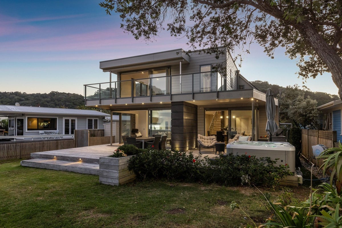 28 The Strand, Waiwera, Orewa - Carousel 2